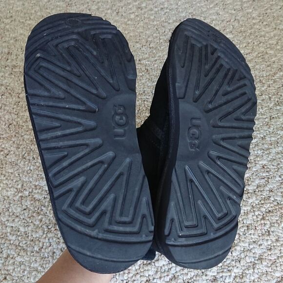 Ugg Classic Neumel Boots in black size 6 - Picture 12 of 12